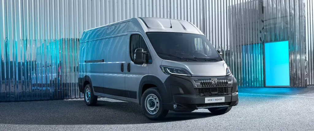 PEUGEOT_BOXER_R_2023_BEV_ONSITE_DESKTOP_2880x1206